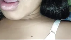 भारतीय लड़की स्तन प्रेस वीडियो