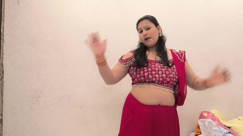 Puja555: 大きな胸で指でアソコを愛撫する