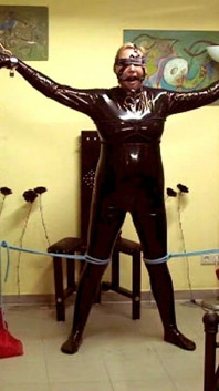 ทาสในชุดลาเท็กซ์ - BDSM จัดหนักกับคนสามคน