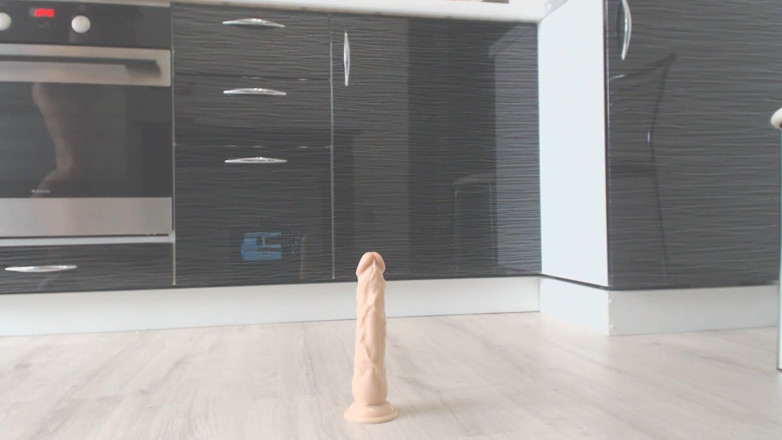 anibutler: Menunggang dildo