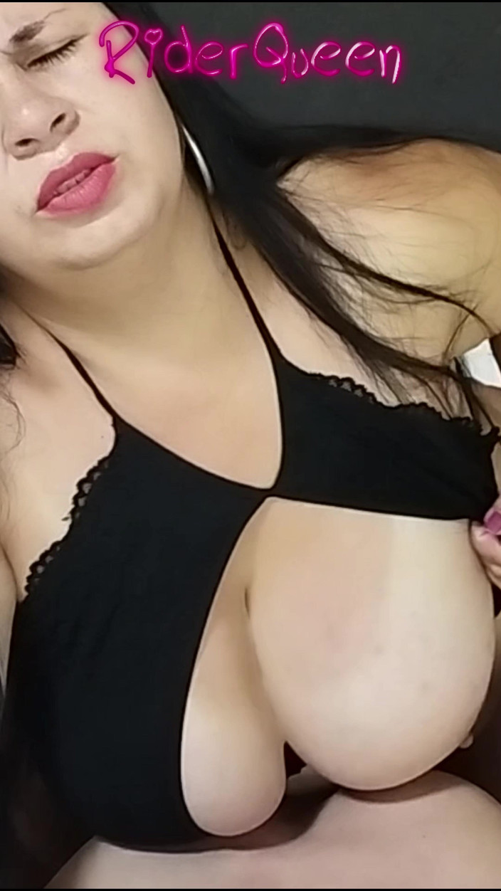 Riderqueen BBW Step Mom Latina Ebony: मेरी रंडी पत्नी चोदने लायक मम्मी दुबले सौतेले बेटे के साथ चुदाई कर रही है