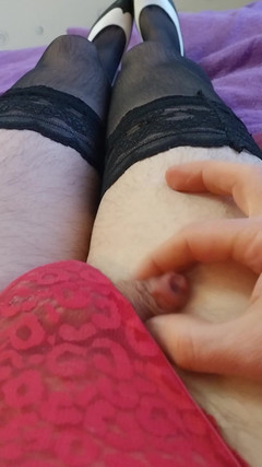 Cindy Belfast: 插入屁股的 Tiny-cliity Precums 和 Sissygasm