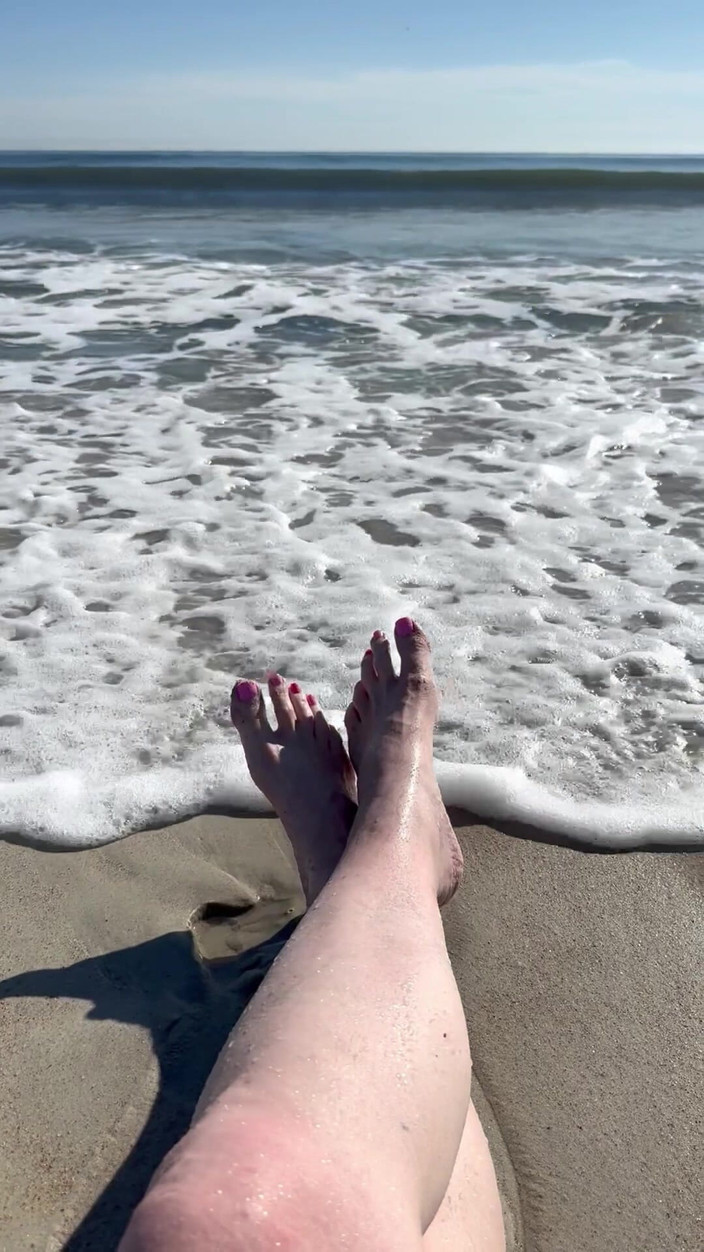 Peppermint Giantess: Waves havarování na velikost 16 nohy a nohy