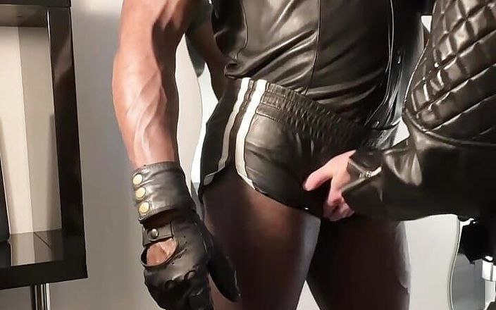 Black mature kinky muscle: 穿着皮衣的跨人种捆绑SM性爱情侣大黑屌鸡巴和奶子玩