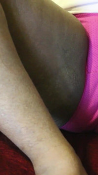 Esposa y sirviente disfrutando del vibrador de coño