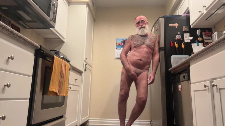 feedmedick: Naked in the Kitchen