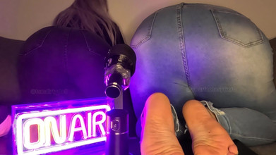 Your fantasy studio: Awek montel Kentut Frenzy vs PAWG Podcast Pertama Yang Memenangi...