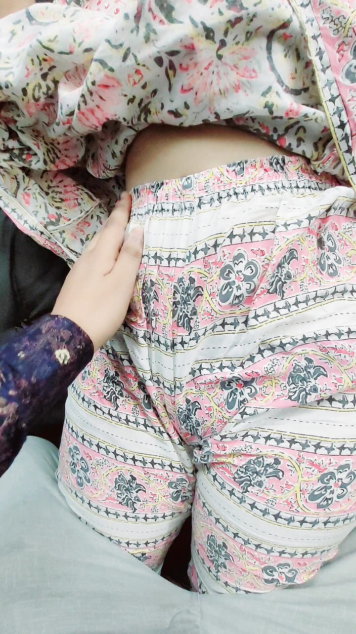 Riyathakur: 继妹在她的大学里被她的男朋友性交