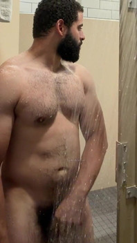 Muscle Bearded Fella Caught in Showers