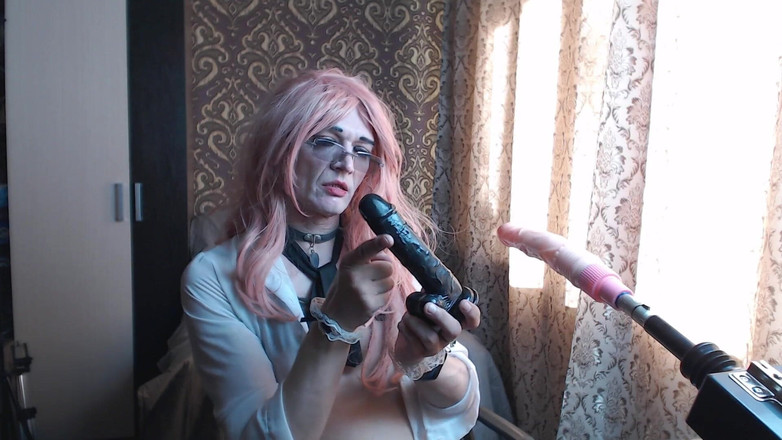 violet_bisex: Succhia Un Dildo Da Una Macchina Del Sesso