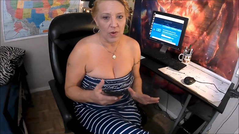 naughtynikki777: Profesoara notează pozele cu pula elevilor