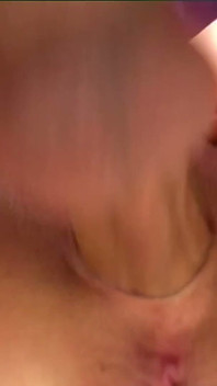 Ashley Rider, MILF blonde pulpeuse, dans un trio torride avec une grosse bite blanche, se fait baiser la chatte et étirer jusqu’à un creampie dégoulinant