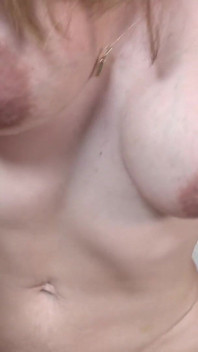 Sexy mladá manželka Erin Moore dostane obrovský výstřik na obličej