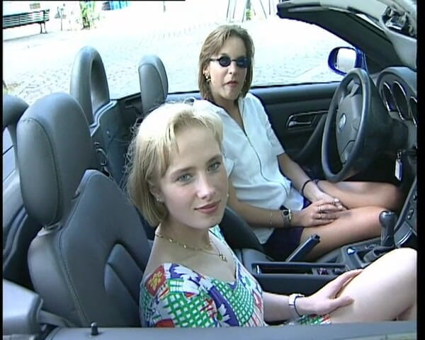 YOUR FIRST PORN: Zwei Geile Lesbische Muschis - deux chattes lesbiennes excitées