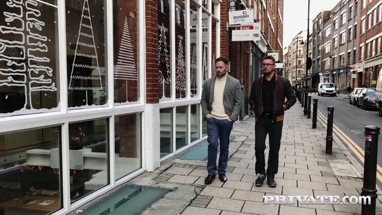 Private.com: Luna Rival kendi erkeğiyle üçlü seks yapıyor