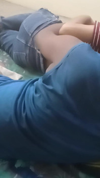Estou tão excitada, então acordei meu meio-irmão para foder minha buceta