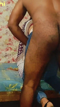 pati hot patni ki gand ke chhed ko tab tak chodta hai jab tak uska gulaabi chhed nahin khul jaata
