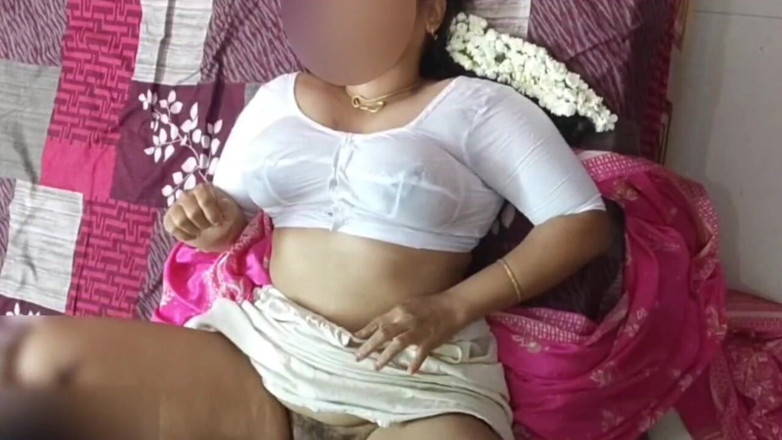 Black & white desicat: Desi bhabhi selingkuh dengan toket putih basah memantul cepat bersetubuh