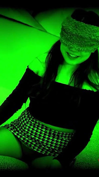 Nevinná mladá amatérka se zavázanýma očima velkého ptáka Aimi Grace objeví mezirasový sex