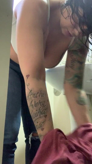 Drea xoxo: See me changing into clothes in bathroom