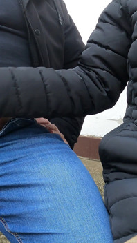 Pacar istriku pengen ngeliat dia ngocok kontolku di teras rumah