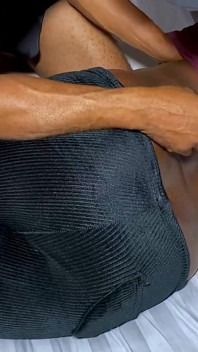 Je Baise La Femme De Mon Voisin Et Elle Squirte Sur Ma Bite