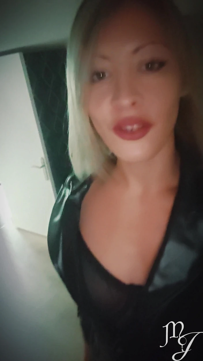 DeesseJulia: Przygotowanie stroju My Dungeon i Wetlook - Maitresse Julia