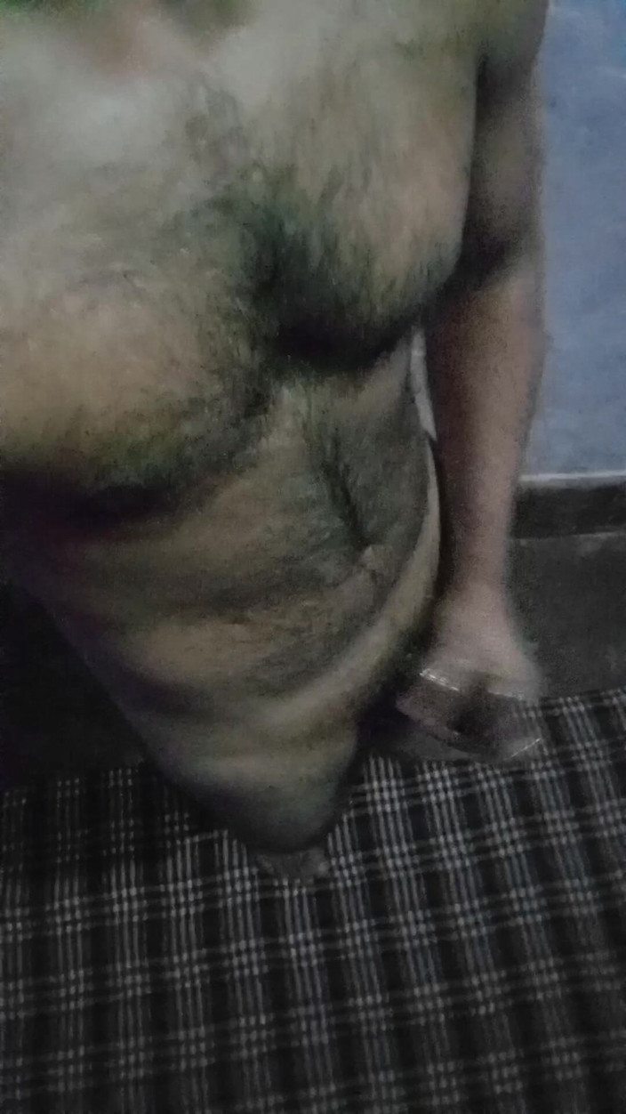 Raaz26d: Băiatul din Delhi Hunk unge pula mare și se masturbează în timp...