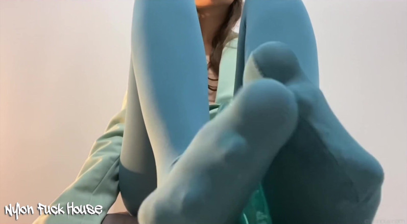 Anstralia: The secretary jerks off the dildo with her feet in...