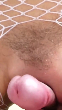 Esguichando milf goza convulsivamente em um pau grosso