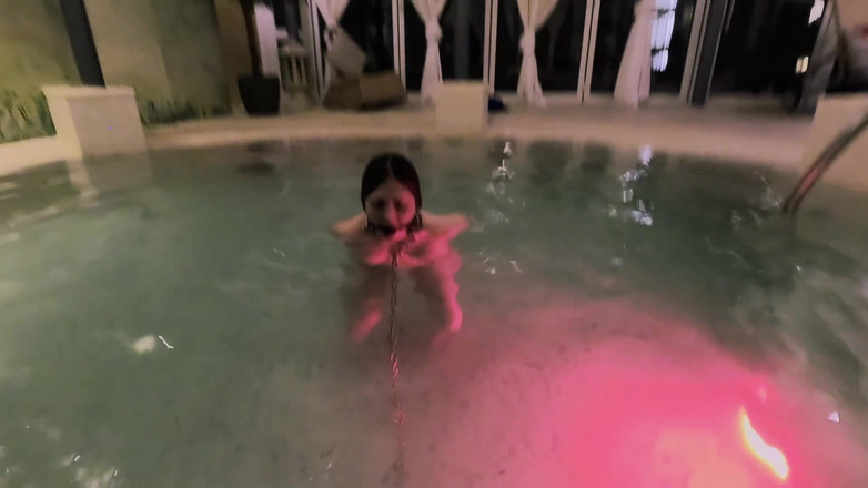 Elena917: Punition de bondage sous l’eau