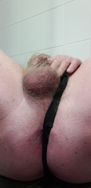 Redhairy4u: Tiny Dick Peeing and Cumming