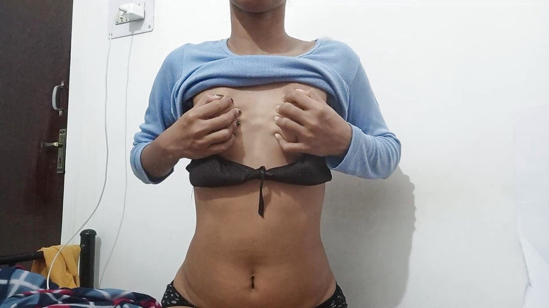 desigirl93: Negra latina esfrega esguicha buceta suja!