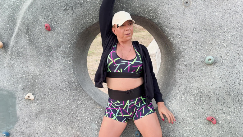 Nicolly Summers: Der Parkwache hat mich erwischt! Er starrte an und brach...