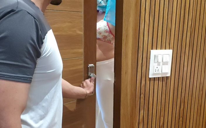 Hornycouple149: Инженер приехал починить телевизор.