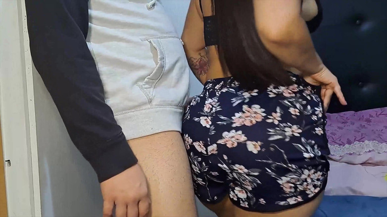 CoupleOfHotSins: Madrastra Culona Descubre a Su Hijastro Con La Verga Afuera