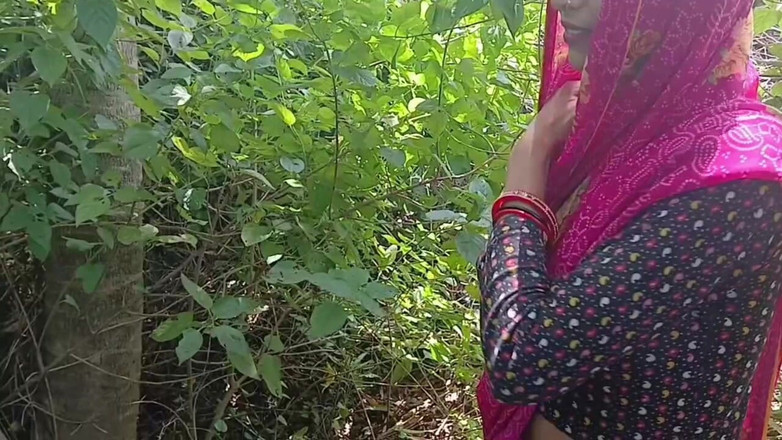 Royal girl: Taking the Village Sister-in-law to the Forest and Fucking Her
