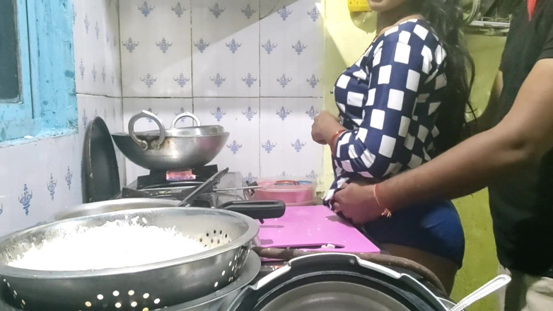 Mumbai Ashu: Ateşli Hintli kız kichen seks