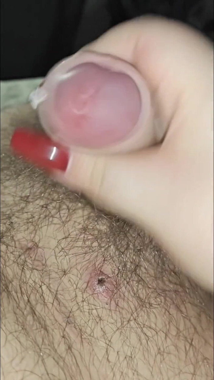 Curvyfemdomqueen: Urmărește-mă cum preiau controlul asupra iubitului meu curvă pula mică și îi...