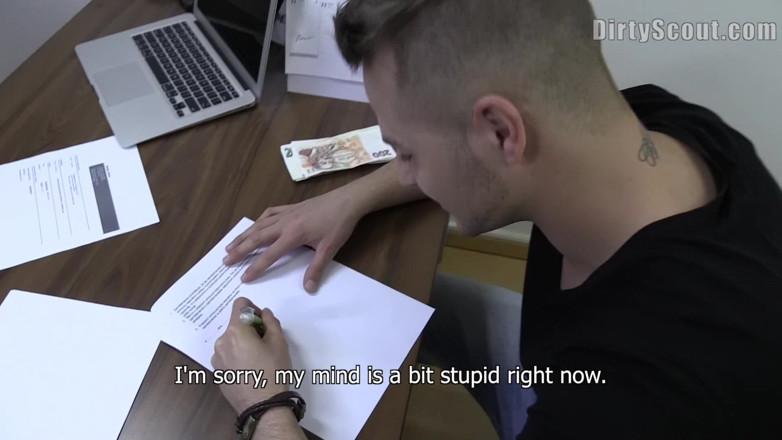 Twink pop studio: Twinkpop - Amteur Twink hunkert naar grote lul pov