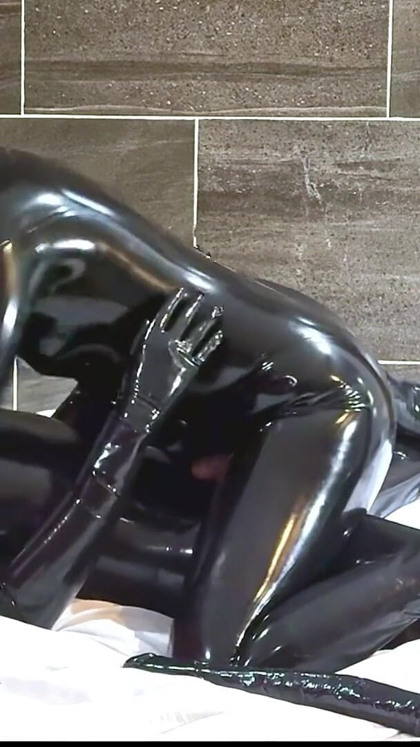 Alex Latex: Dubbel dildokul, del 2 - Alex Latex