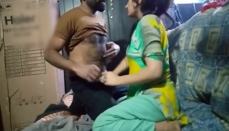 Dasi couple: Adik ipar bersendirian di rumah Pakistan
