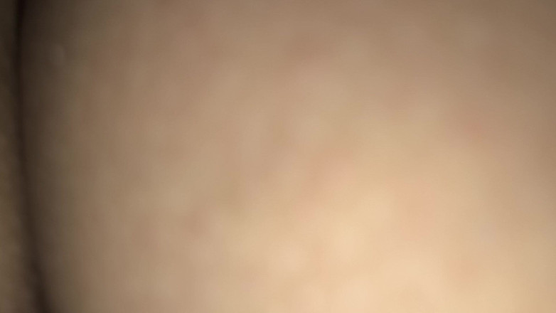 AngyAmazon: Mój rogacz pociera swojego małego kutasa, aż pieprzy mnie ostro...