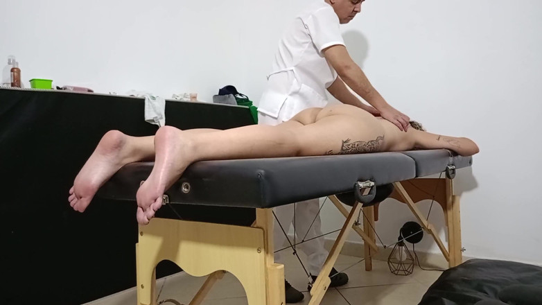 Gabi SweetCouplesStories: Candela calda e massaggio con olio