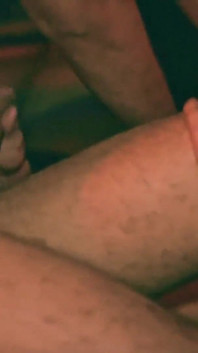 Camilo Brown jebanie gorąca twink Julian Herrera Oklep w barze i zamiana spermy w seksowny pocałunek