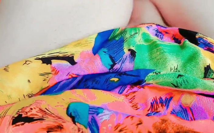 Kitty_Cross: Bootylicious Vibes: Merangkul irama sensual dan gerakan yang menawan untuk...