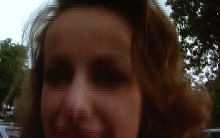Busty German Sluts: Німецька красуня з вашої мрії фотографує на кастингу
