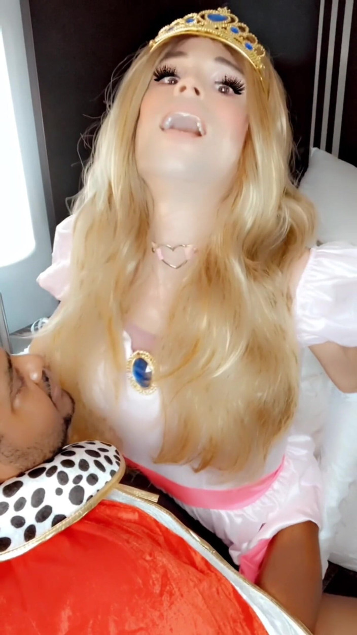 Ericka Sprinkle: 큰 흑인 왕에게 따먹히는 Sissy Princess