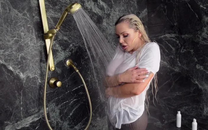 Anatomik Media: Nina Elle Wetlook Pantyhose Shower