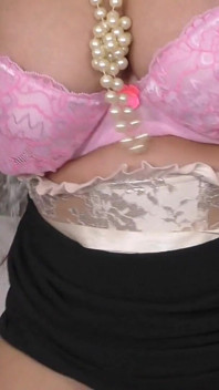 Busty Asian MILF Amyka Lee Shows off Her Beautiful Curvy Body!